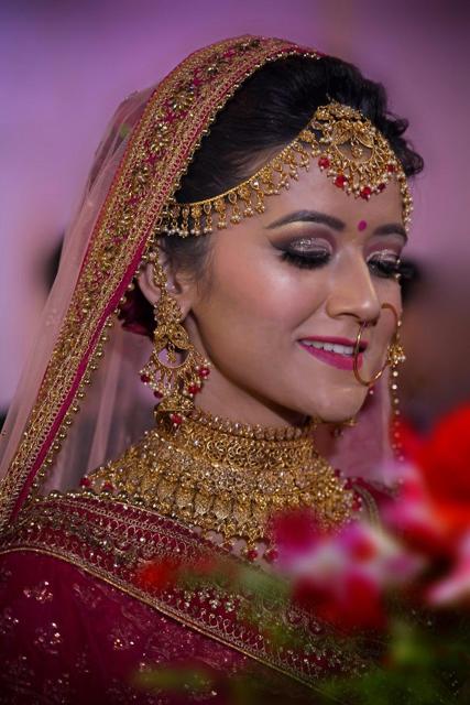Bride in bridal jewellery and dupatta